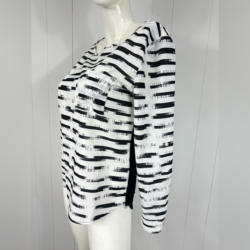 Calvin Klein Women Sz M Black & White Bold Graphic RollTab Tunic Top M Pullover - Picture 9 of 12